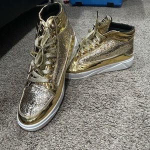 Men’s gold shoes